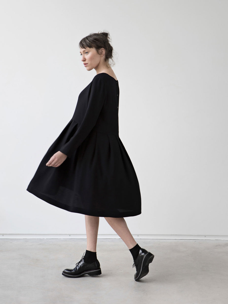 Black Silk Dress with Pleats and Buttons at the Back – muku