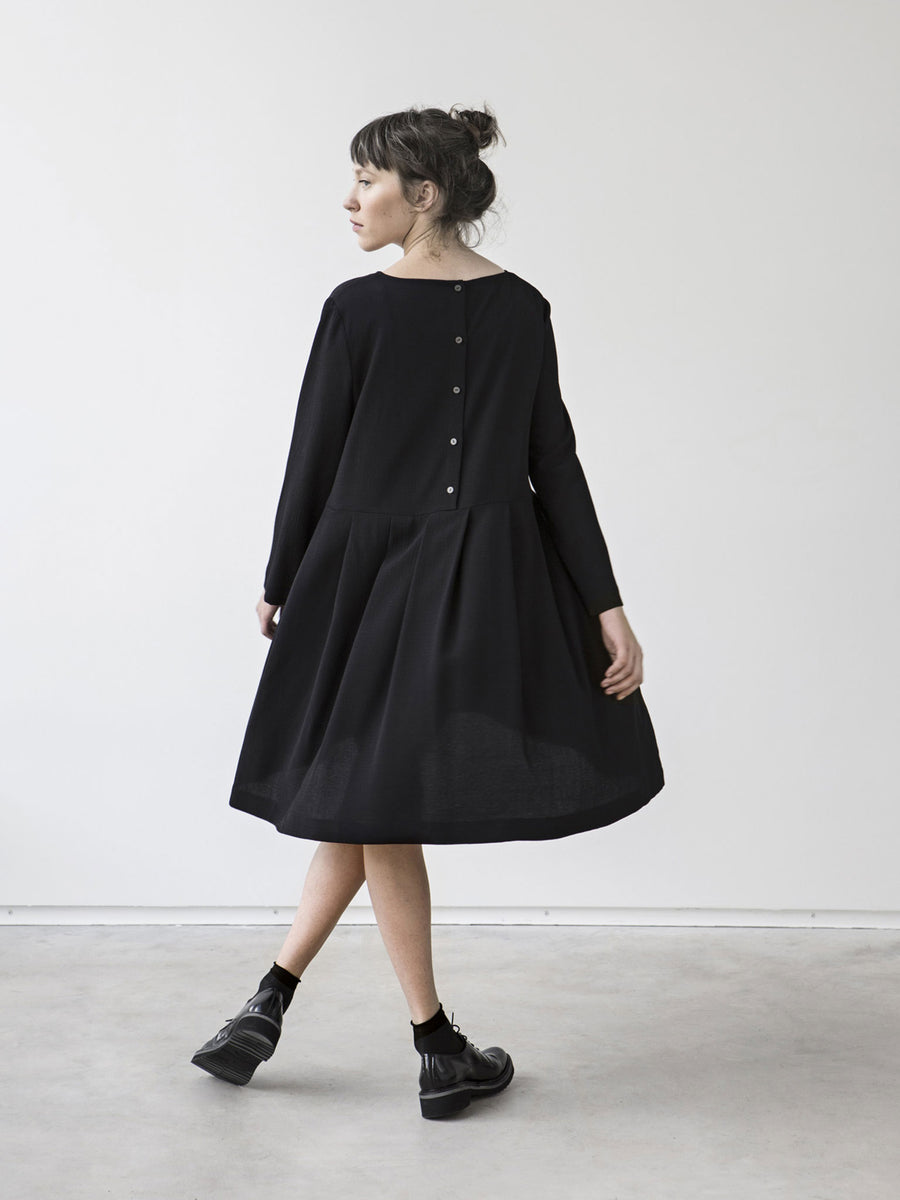 Black Silk Dress with Pleats and Buttons at the Back – muku